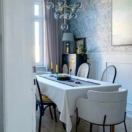 Apartment Design Studio In Direct Line To Fair *